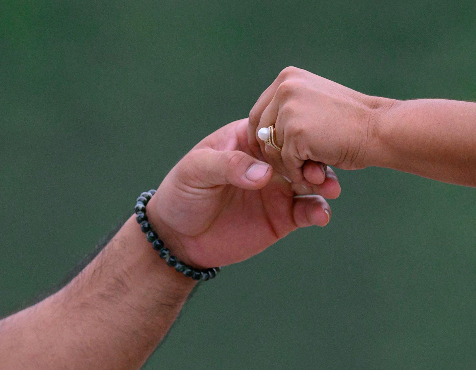 carousel-hero-element image-7